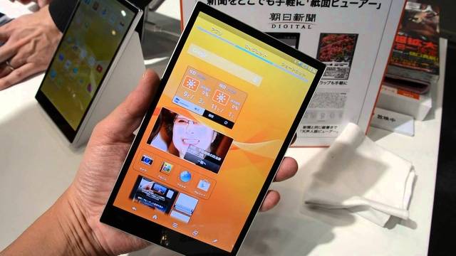 1-sharp-aquos-pad-sht22-21-bezel-less-handling1-1399442691426.jpg