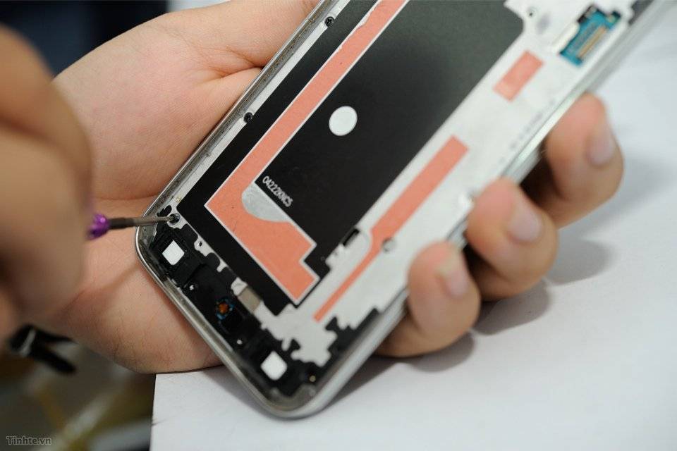 2459985_Galaxy_S5_Teardown-2.jpg
