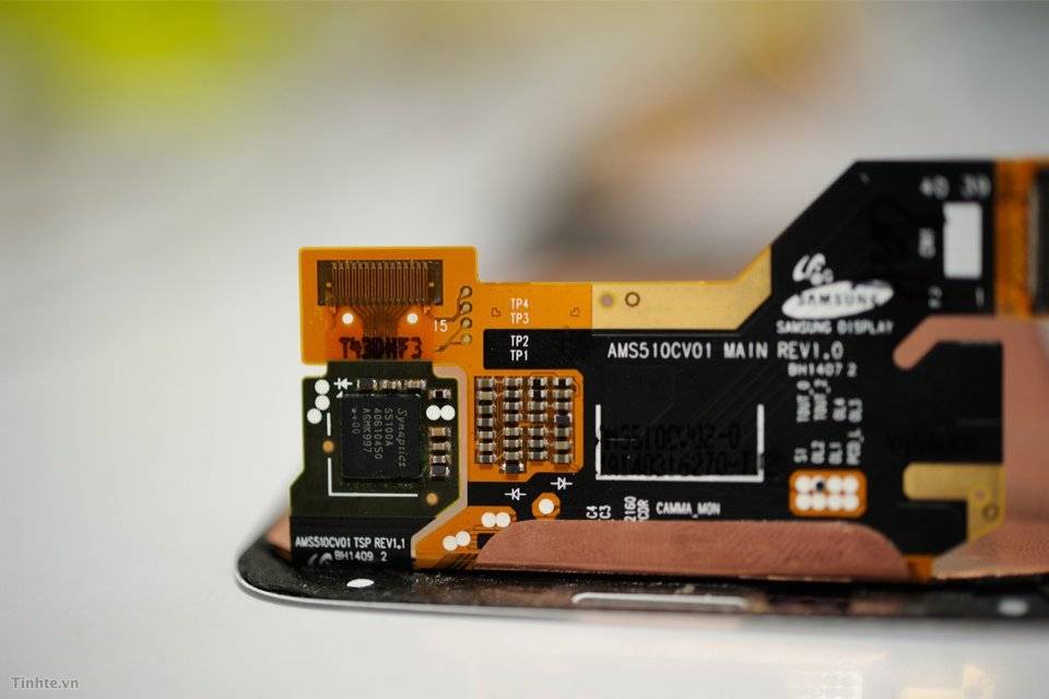 2459991_Galaxy_S5_Teardown-8.jpg