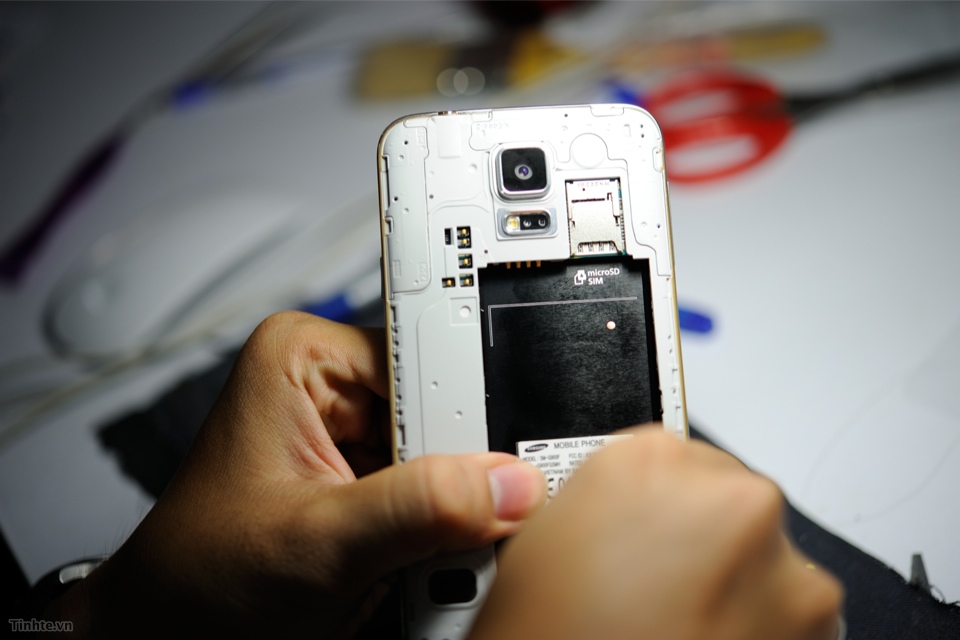 2459992_Galaxy_S5_Teardown-9.jpg