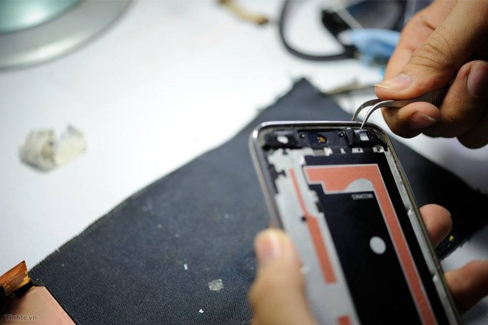 2459994_Galaxy_S5_Teardown-11.jpg