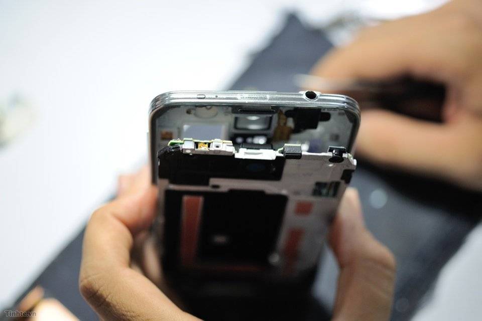 2459995_Galaxy_S5_Teardown-12.jpg