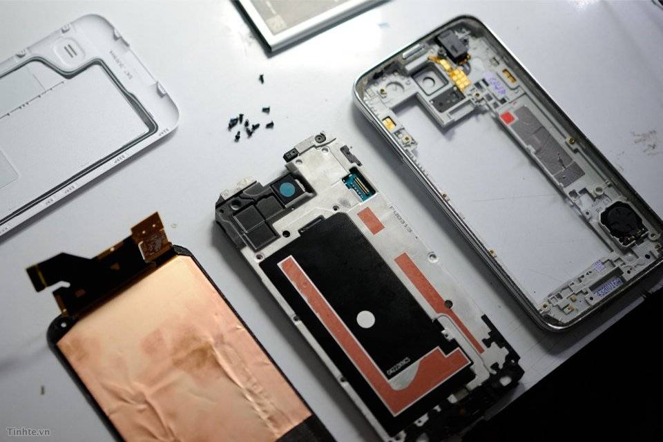2459996_Galaxy_S5_Teardown-13.jpg