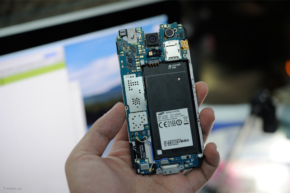 2459998_Galaxy_S5_Teardown-15.jpg