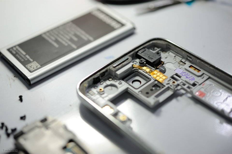 2460000_Galaxy_S5_Teardown-17.jpg