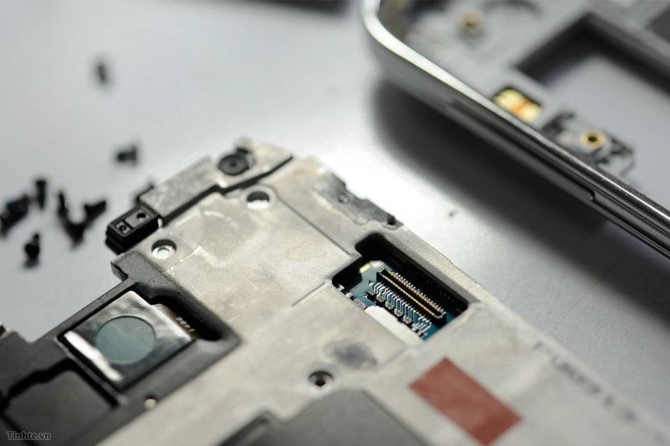 2460001_Galaxy_S5_Teardown-18.jpg