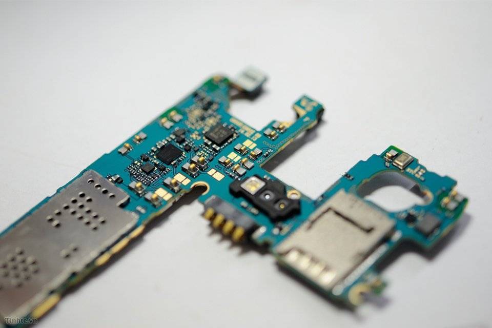 2460010_Galaxy_S5_Teardown-27.jpg