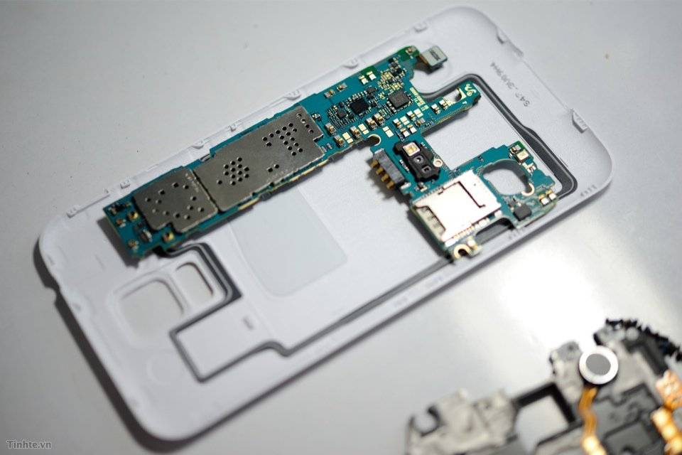 2460012_Galaxy_S5_Teardown-29.jpg