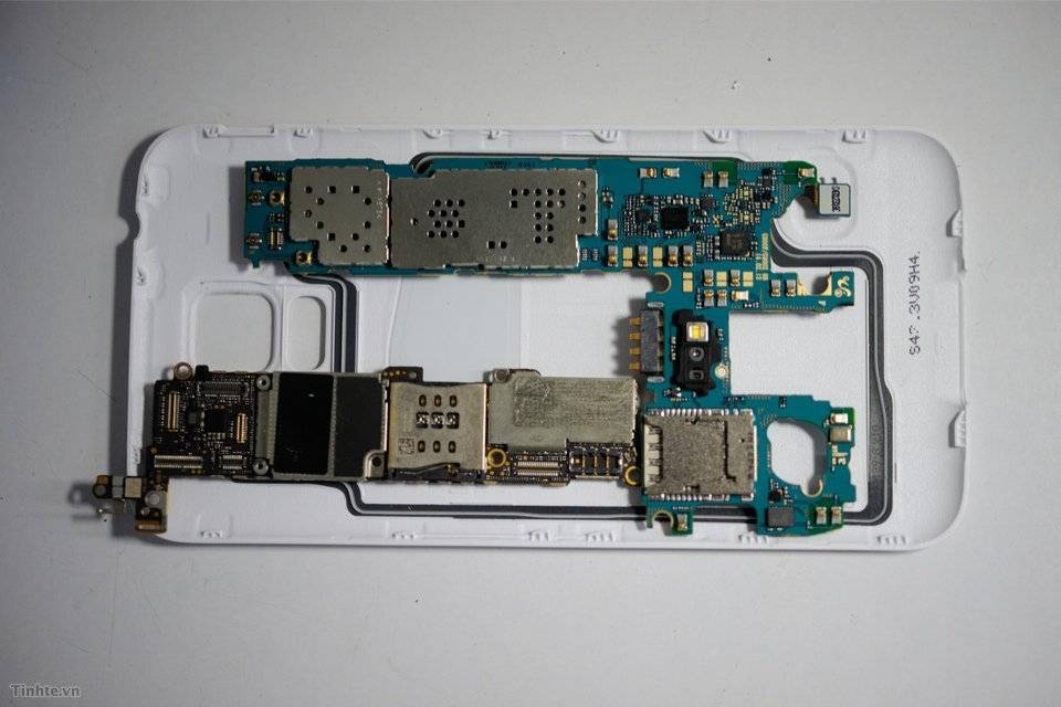 2460013_Galaxy_S5_Teardown-30.jpg