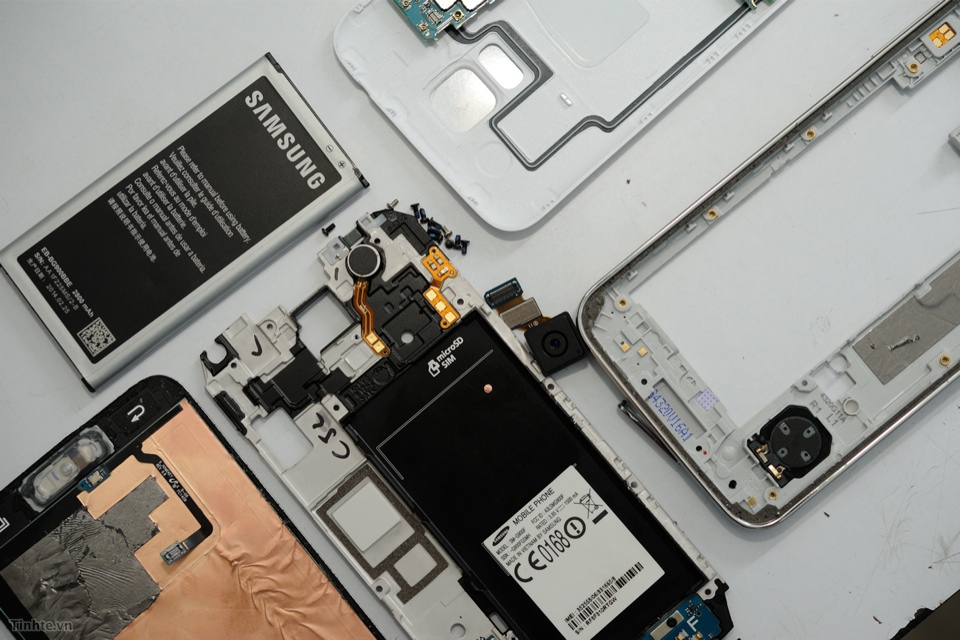 2460017_Galaxy_S5_Teardown-34.jpg