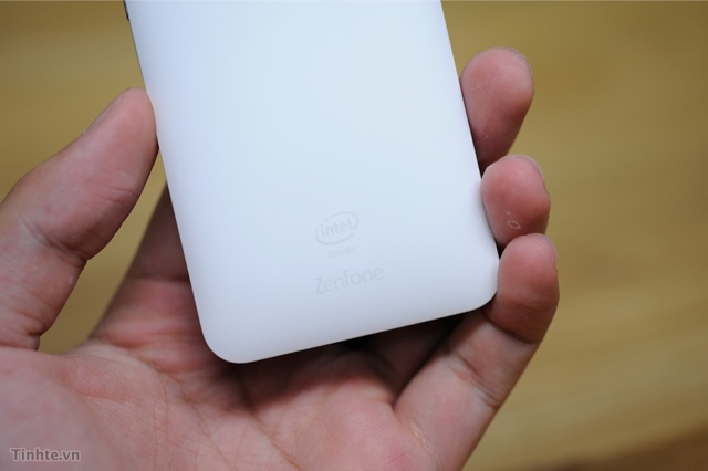 2493771_Asus_Zenfone_4-6.jpg