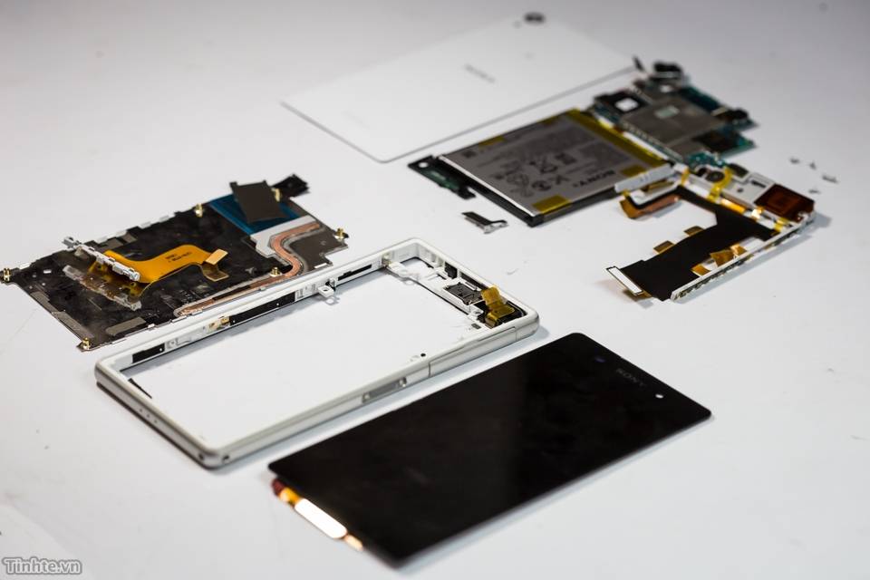 2494754_sony_xperia_z2-0.jpg