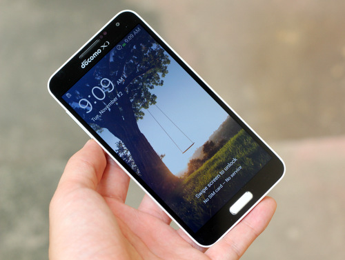 2548829_man-hinh-samsung-galaxy-j-docomo.jpg