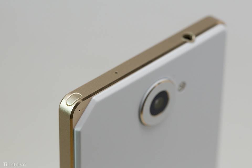 2598152_Pantech_Vega_Iron_2-1.jpg