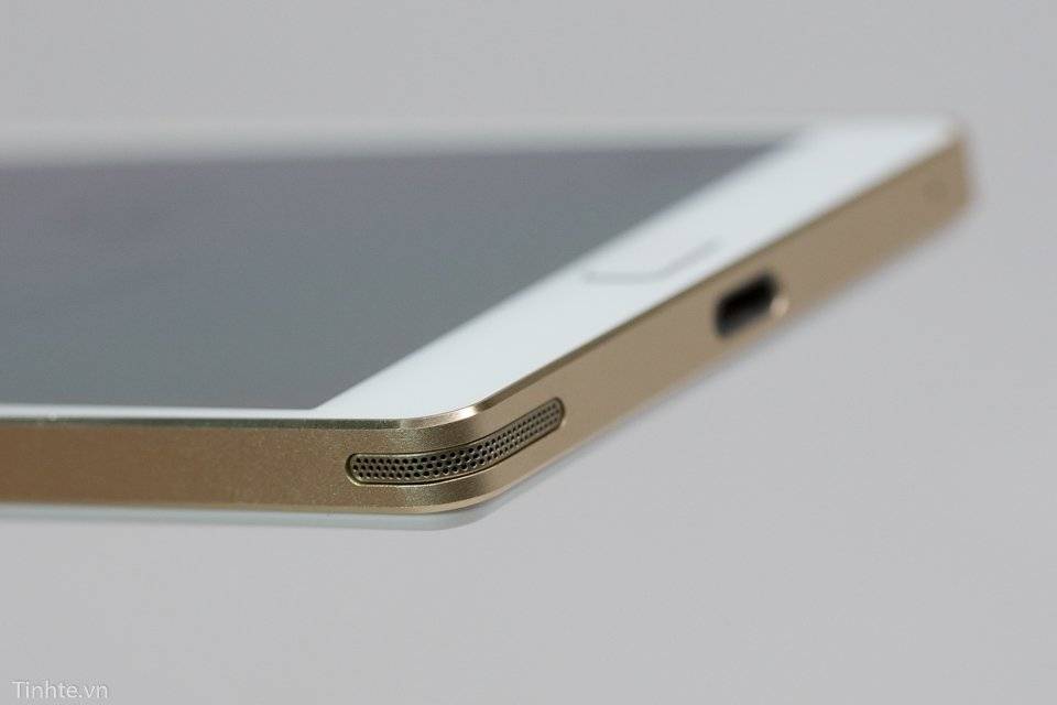 2598153_Pantech_Vega_Iron_2-2.jpg