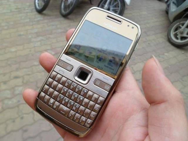 5639520dien_thoai_nokia_e72_1_compressed.jpg