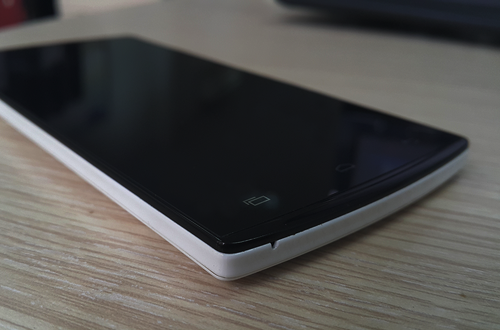 Bavapen-B550-smartphone-tam-trung-vuot-ngoai-tam-mong-doi-02.png