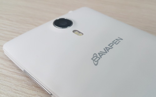 Bavapen-B550-smartphone-tam-trung-vuot-ngoai-tam-mong-doi-03.png