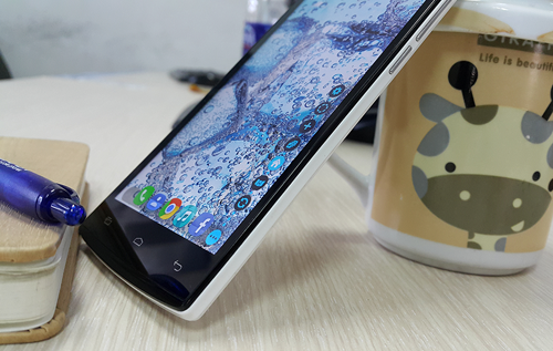 Bavapen-B550-smartphone-tam-trung-vuot-ngoai-tam-mong-doi-05.png