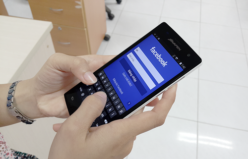 Bavapen-B550-smartphone-tam-trung-vuot-ngoai-tam-mong-doi-07.png