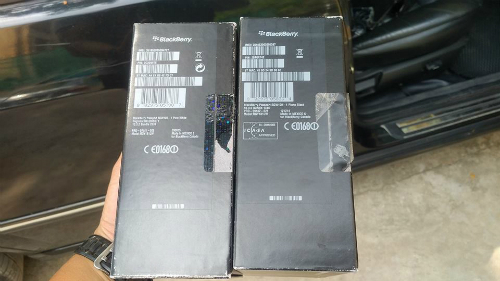 blackberry-passport-smartphone-loi-thoi-dat-khach-tai-vn1.jpg