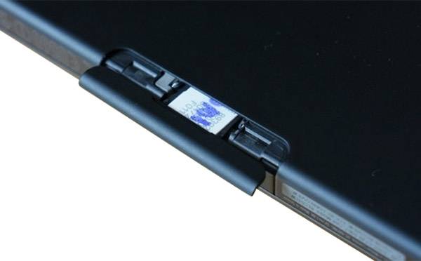 BlackBerry-Playbook-4G-tich-hop-khe-sim.jpg