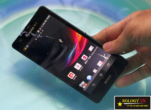 blogspot.com%2F-GwxY7fNU3xM%2FUzKT_dNTH0I%2FAAAAAAAADuc%2F4i8IEgPrkek%2Fs1600%2FSony-Xperia-ZR-4.jpg