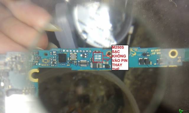 choimobile.vn-m250s_SAC_KHONG_DAY_PIN.jpg