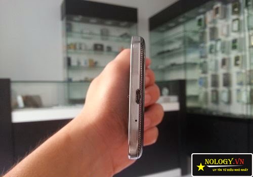 Cw%2FU-Q7kJaCIMI%2FAAAAAAAAFt4%2FU6n67efpWGs%2Fs1600%2FSamsung-Galaxy-S4-SC04E-docomo-nhat-ban-6.jpg