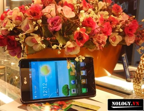 dia-chi-thay-ma-hinh-lg-optimus-g-gia-re.jpg