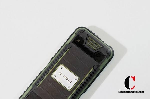dien-thoai-land-rover-s3-chong-nuoc-12.JPG