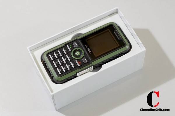 dien-thoai-land-rover-s3-chong-nuoc-2.JPG