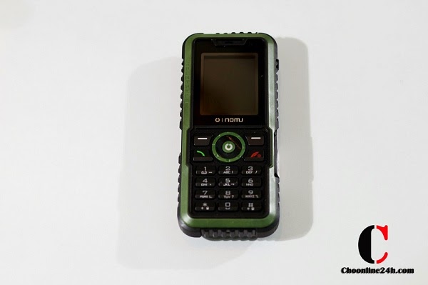 dien-thoai-land-rover-s3-chong-nuoc-5.JPG
