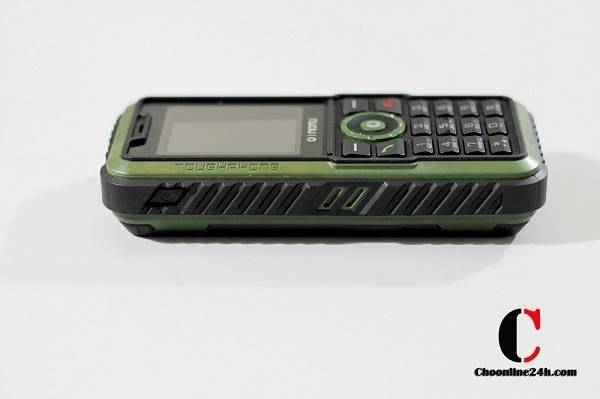 dien-thoai-land-rover-s3-chong-nuoc-7.JPG