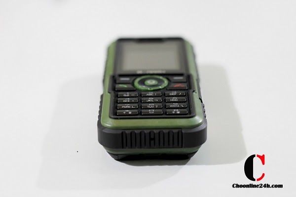 dien-thoai-land-rover-s3-chong-nuoc-8.JPG
