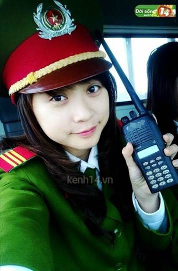 gap-co-nang-hot-girl-canh-sat-khuay-dao-cong-dong-mang-120504dslunathuylinh07_fff85.jpg