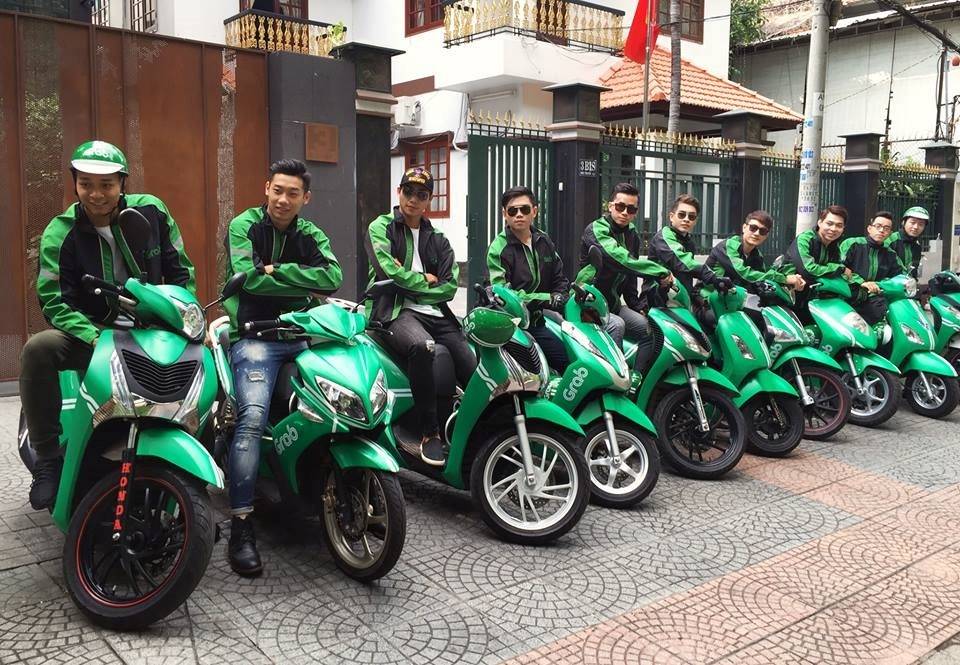 grabbike-tung-dich-vu-xe-om-soai-ca-sieu-hot-ngay-valentine-trang.jpg