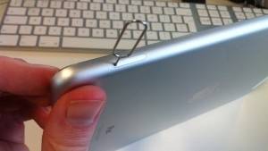 How_to_put_in_SIM_card_iPad_800c-300x169.jpg