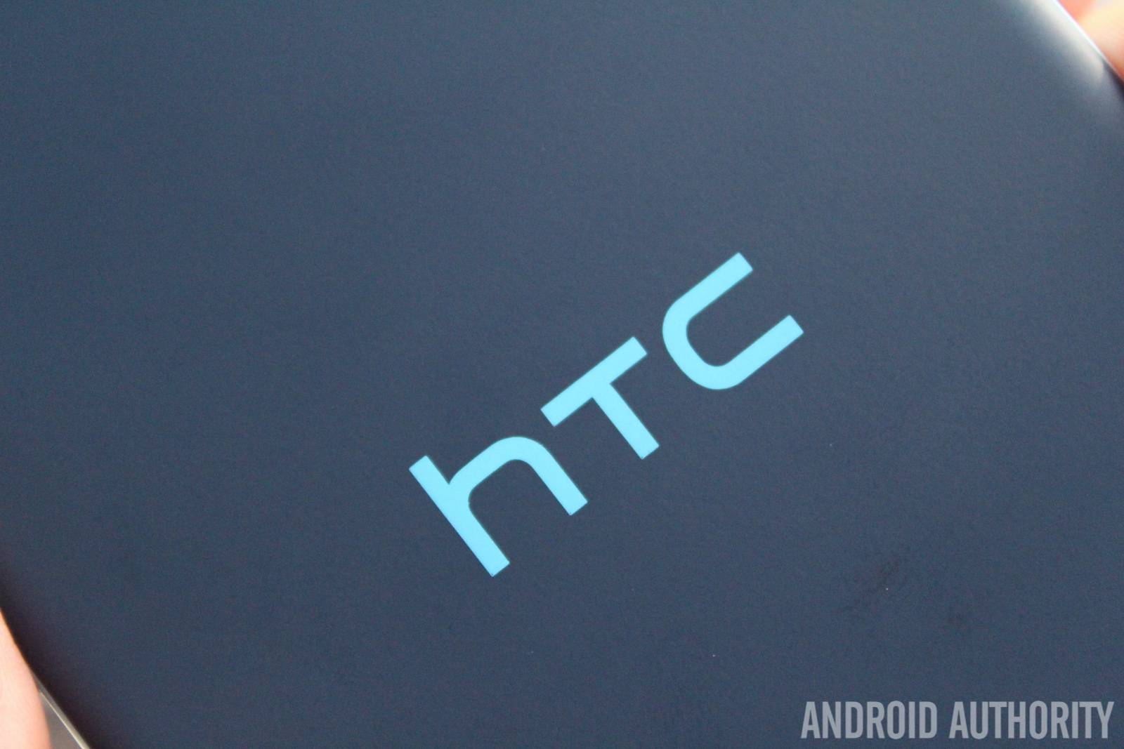 HTC-Desire-Eye-Hands-On-Close-Ups-7.jpg