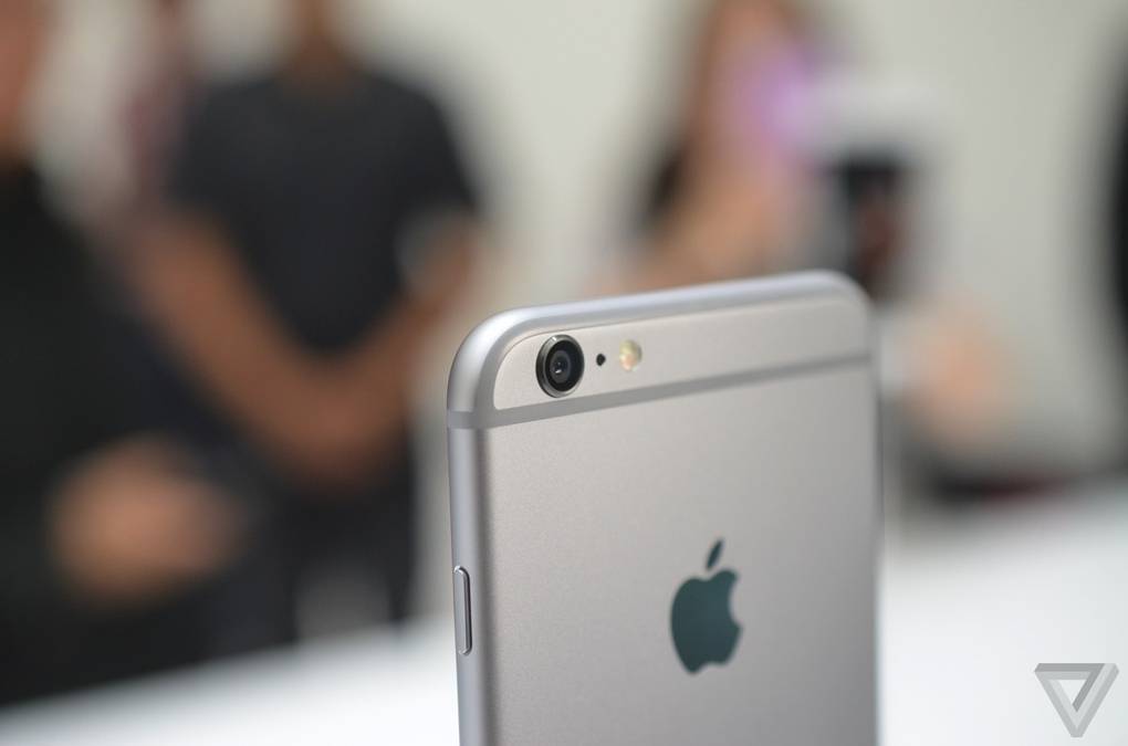 image-1410293720-iphone6plussecond007_verge_super_wide.jpg