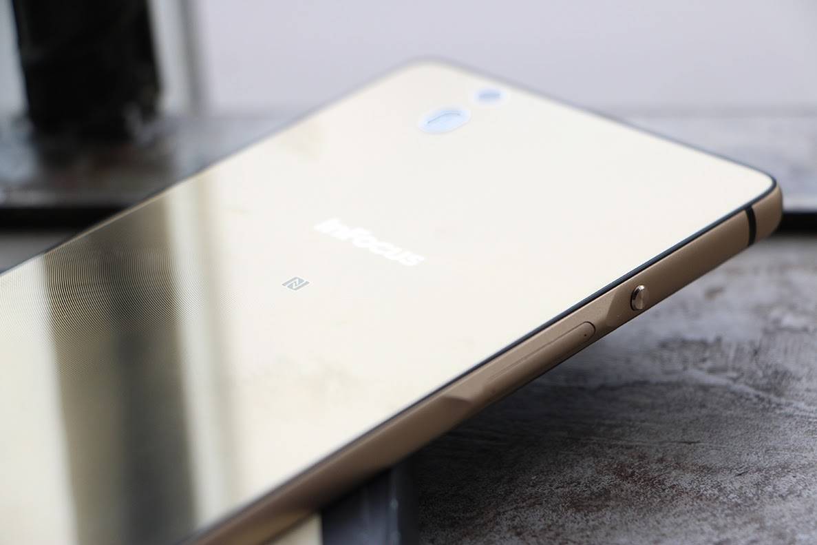 INFOCUS-M810T-MobileCity-13.jpg
