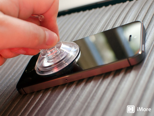 iphone-5s-suction-cup-hero-2-3371-1390622133.jpg