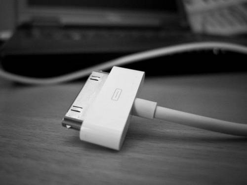 iPhone-Charger-640x360-7379-1379922486.jpg