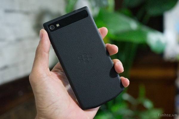 lo-dien-hinh-anh-blackberry-porsche-p9982-tai-viet-nam.jpg