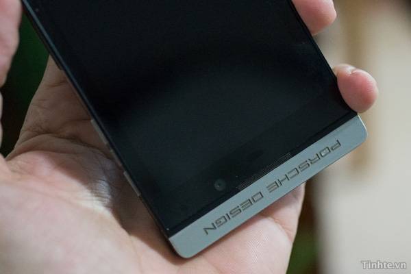 lo-dien-hinh-anh-blackberry-porsche-p9982-tai-viet-nam.jpg