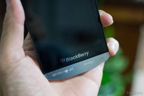 lo-dien-hinh-anh-blackberry-porsche-p9982-tai-viet-nam.jpg