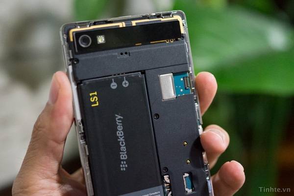 lo-dien-hinh-anh-blackberry-porsche-p9982-tai-viet-nam.jpg