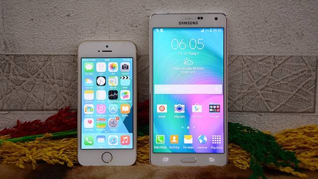 mua-iphone-5s-hay-smartphone-anroid-1.jpg