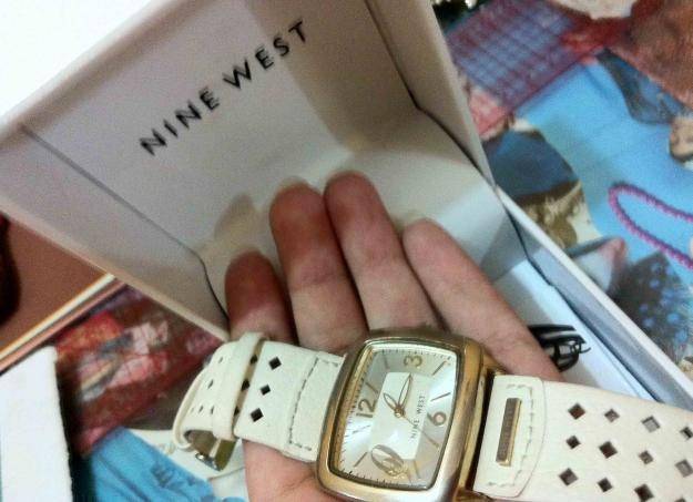 -Nine-West-Womens-Square-Gold-Tone-and-White-Strap-Watch-2-YEAR-WARRANTY-Excellent-cond-Pakistan.jpg