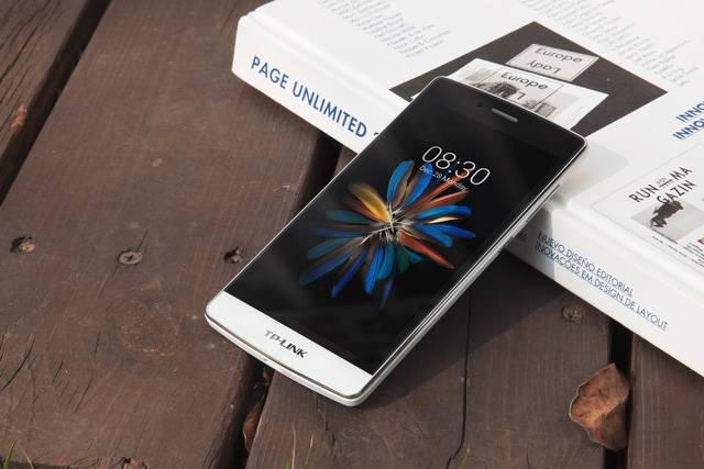 nk-lan-dau-nham-toi-thi-truong-di-dong-viet-ra-mat-cung-luc-3-smartphone-lay-ten-neffos-c-series.jpg